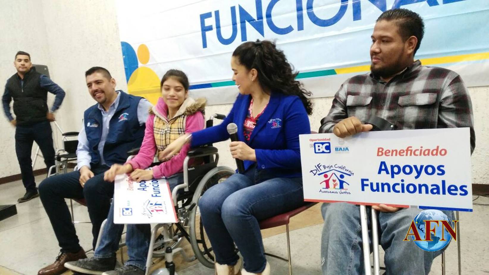 Dif entregó sillas de ruedas y aparatos