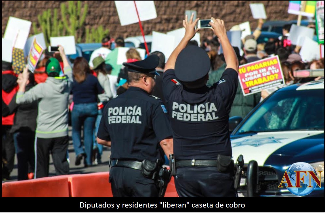 Diputados y residentes liberan caseta de cobro