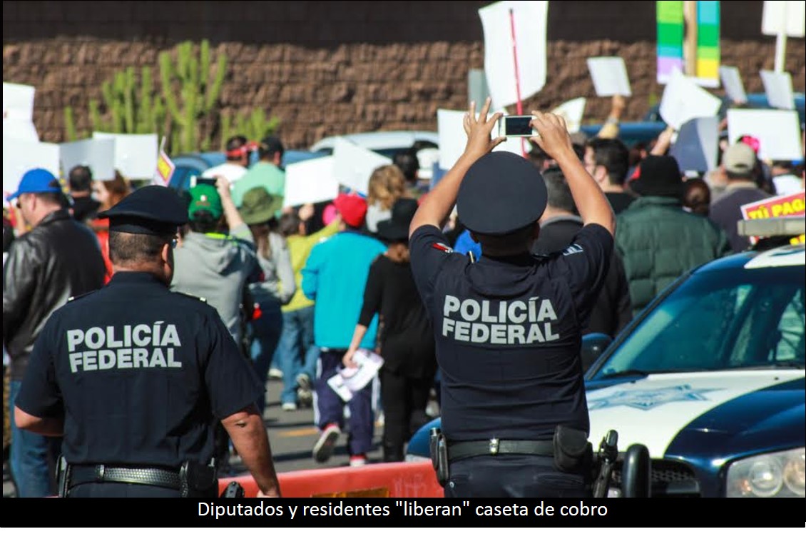 Diputados y residentes liberan caseta de cobro