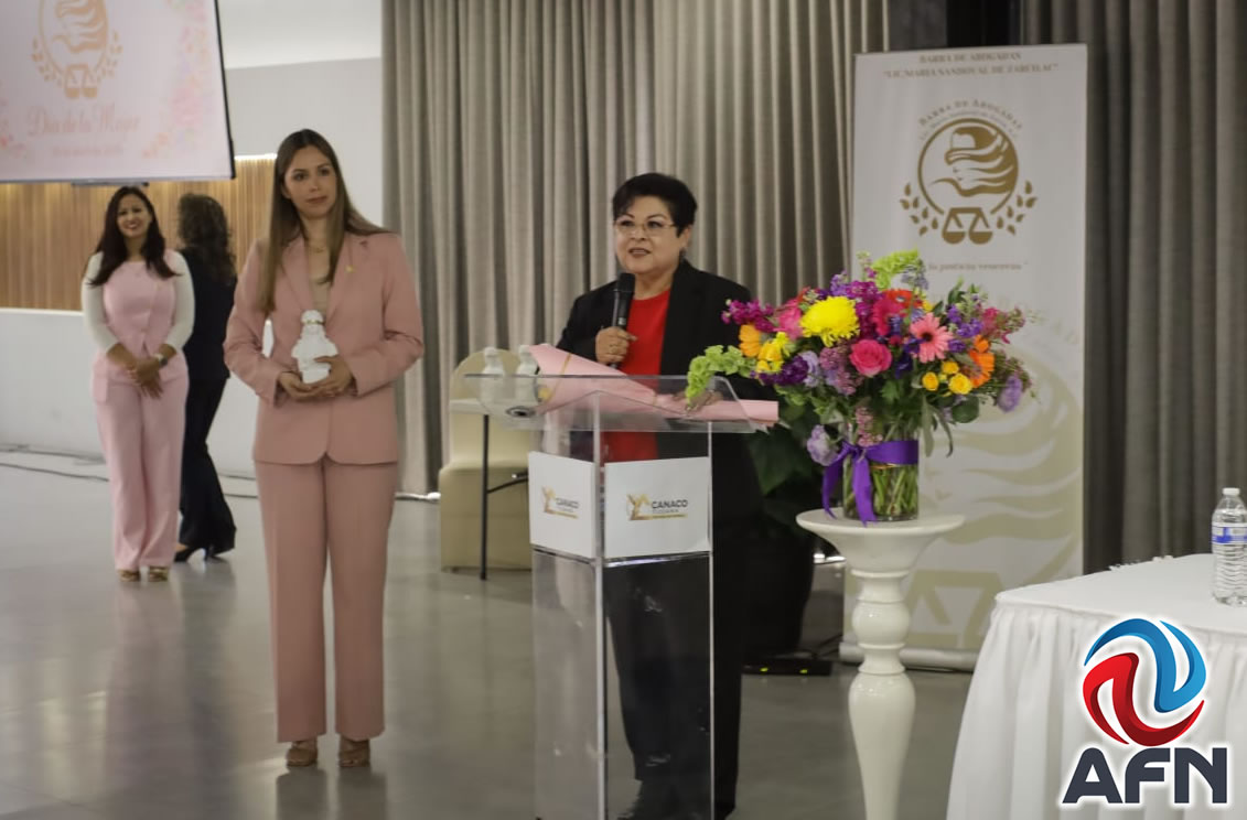 Reconocen a Dora Elena Cortés con Premio a la Trayectoria Periodística