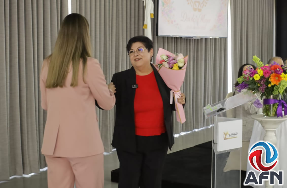 Reconocen a Dora Elena Cortés con Premio a la Trayectoria Periodística