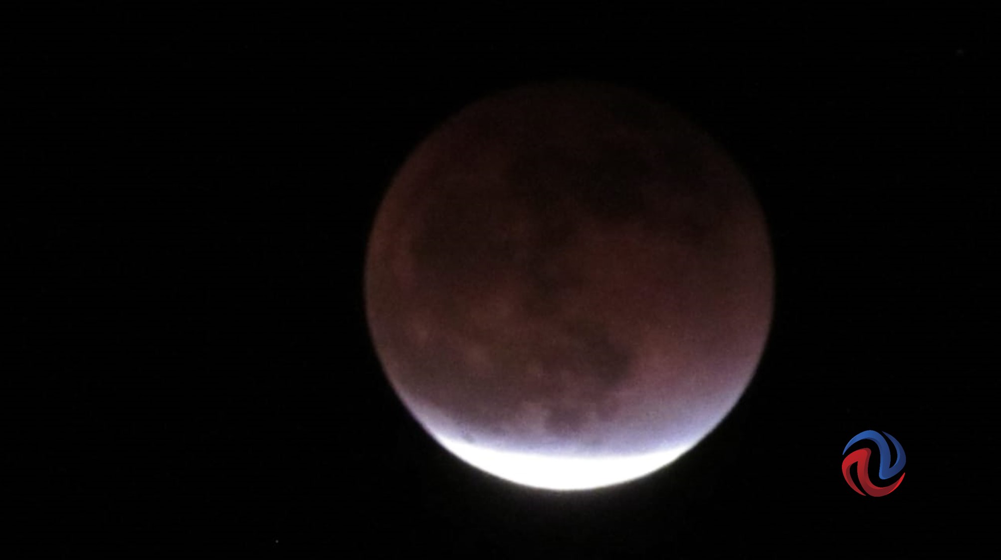 Ocurre eclipse total de luna en el cielo de Tijuana