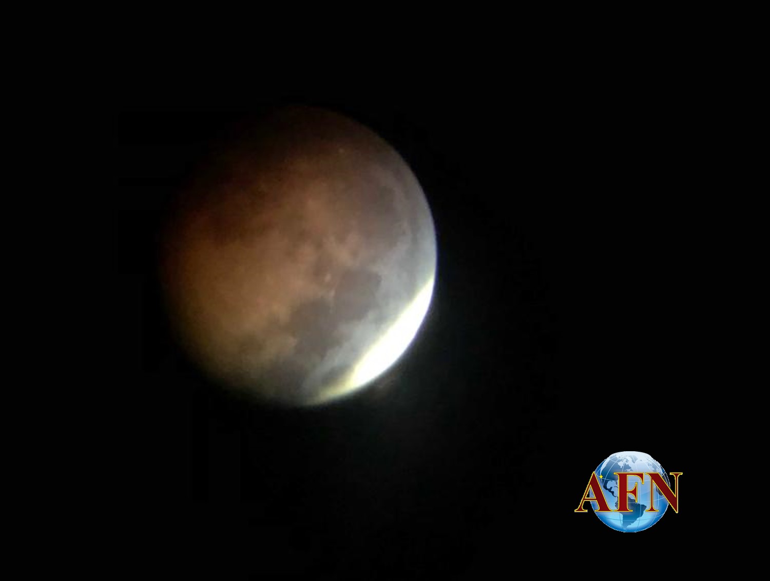 Eclipse lunar se aprecia en todo México