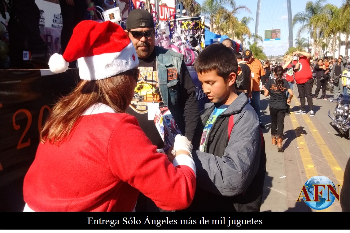 Entrega Sólo Ángeles más de mil juguetes