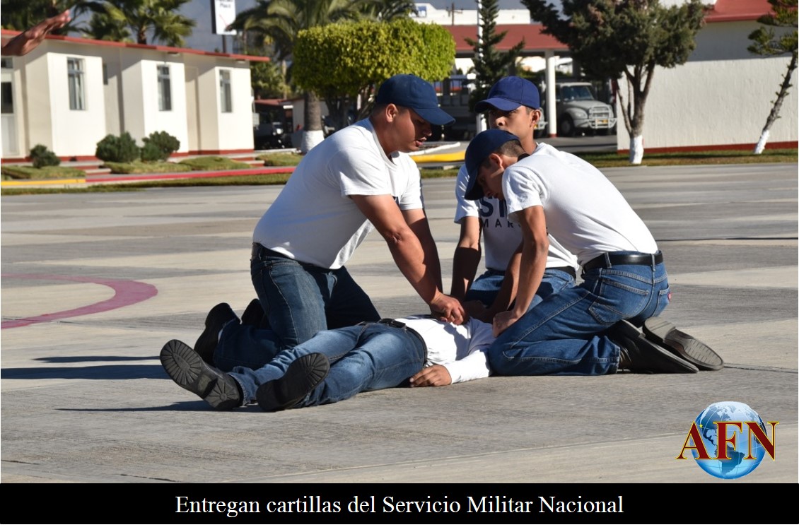 Entregan cartillas del Servicio Militar Nacional