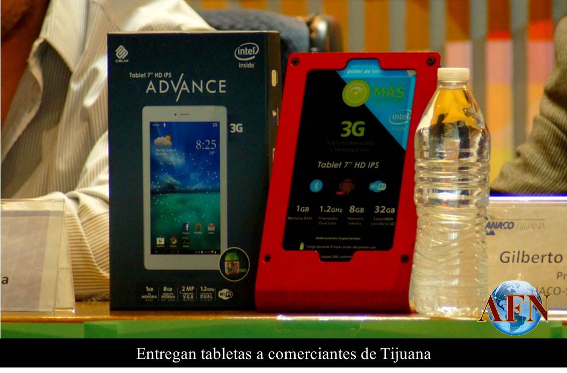 Entregan tabletas a comerciantes de Tijuana