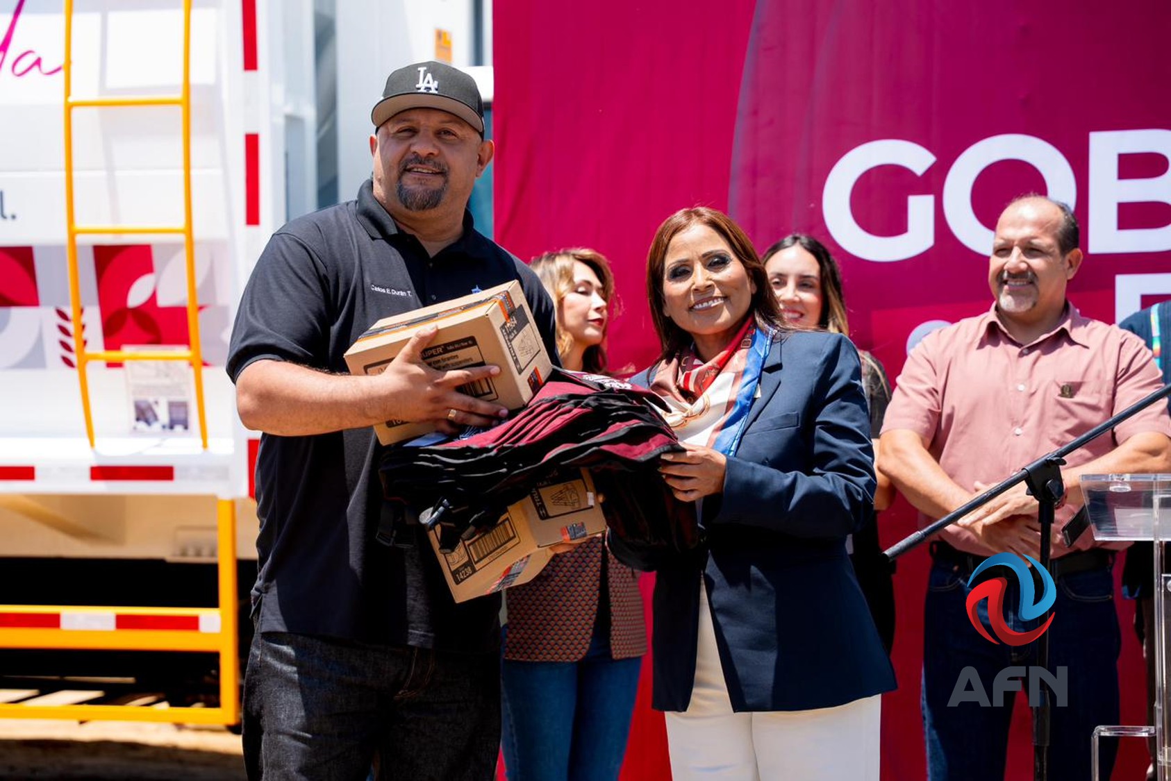 Entregó Claudia Agatón nuevo equipamiento para servicios de limpieza de Ensenada