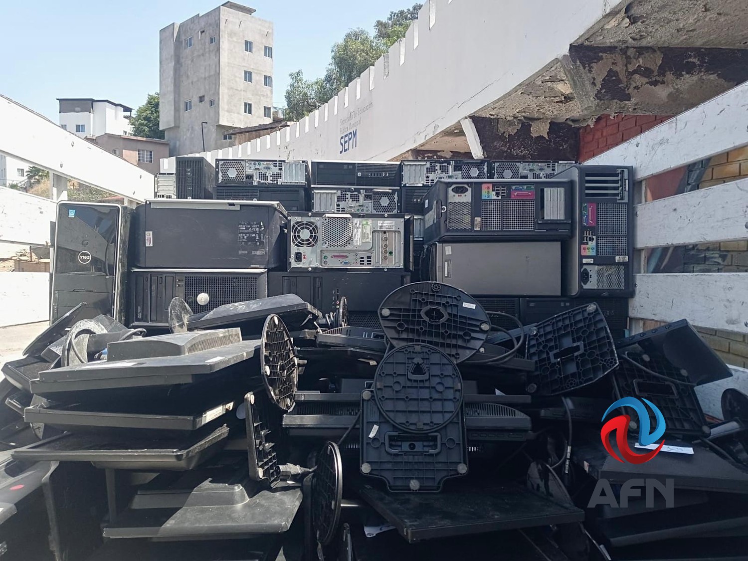 Ayuntamiento entregó más de 4 toneladas de equipo de cómputo para reciclaje