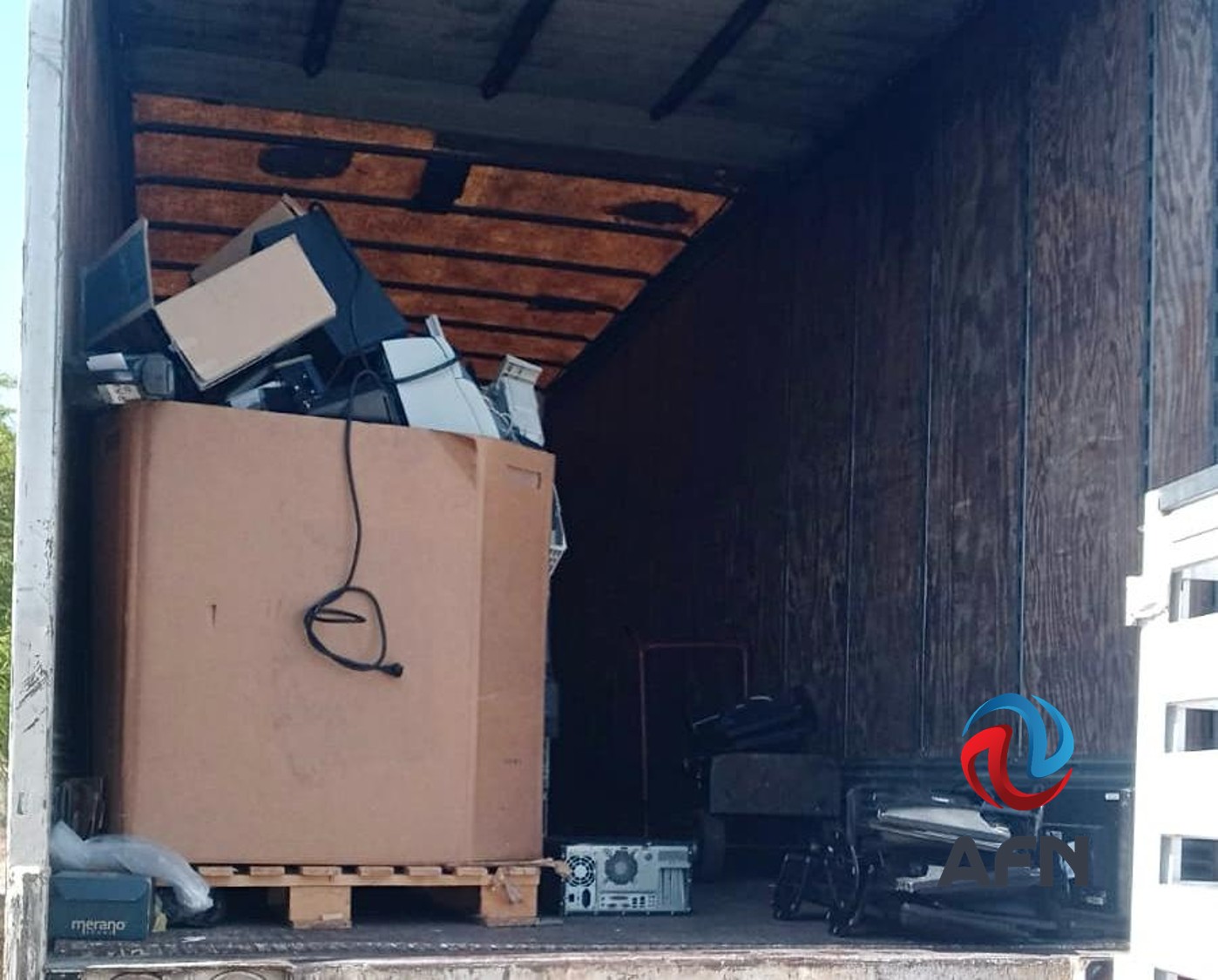 Ayuntamiento entregó más de 4 toneladas de equipo de cómputo para reciclaje