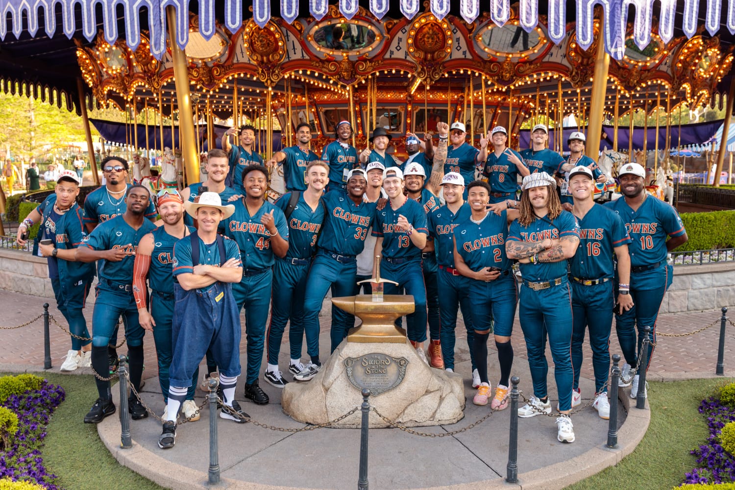 Savannah Bananas llevan su espectáculo a Disneyland Resort previo a juegos en Anaheim