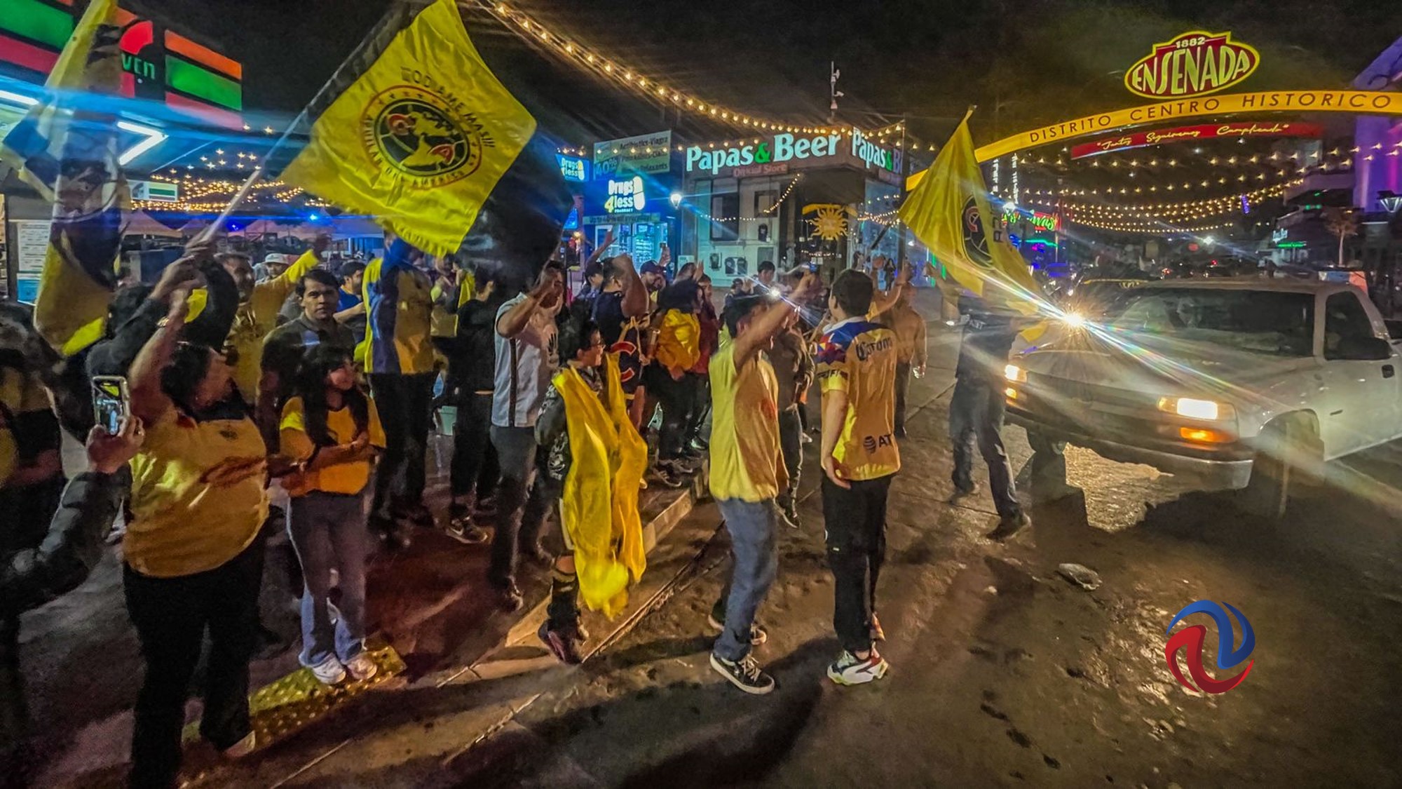 Celebran aficionados campeonato del Club América en calles de Ensenada