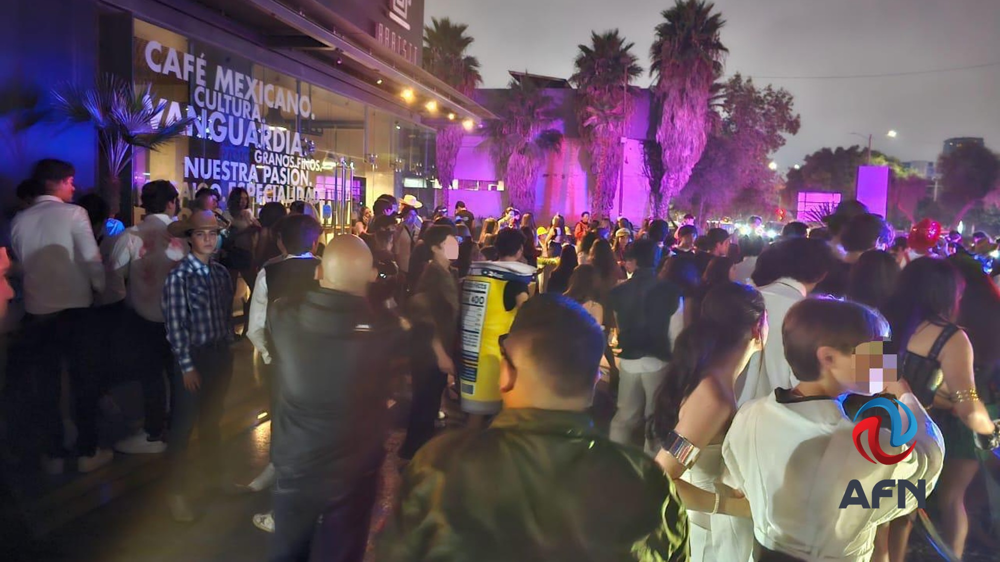 Clausuran fiesta clandestina con menores de edad en la Torre Cosmopolitan