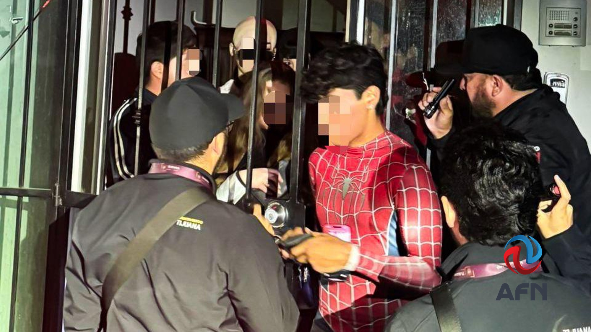 Clausuran fiesta clandestina con menores de edad en la Torre Cosmopolitan