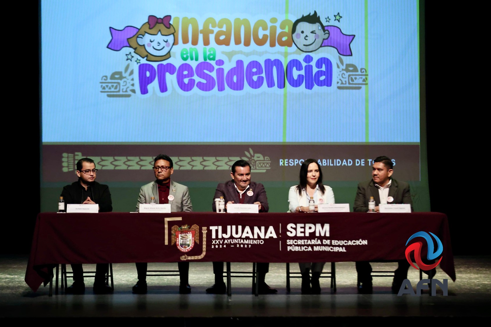 Nombran a niños funcionarios municipales honorarios