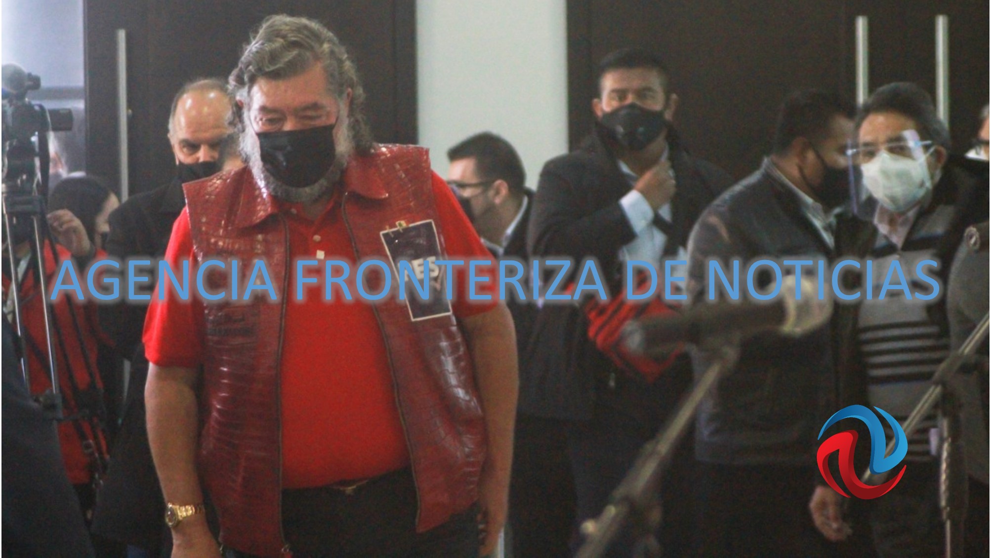 Sin dejar el PRI, Hank va como candidato ciudadano con el PES 