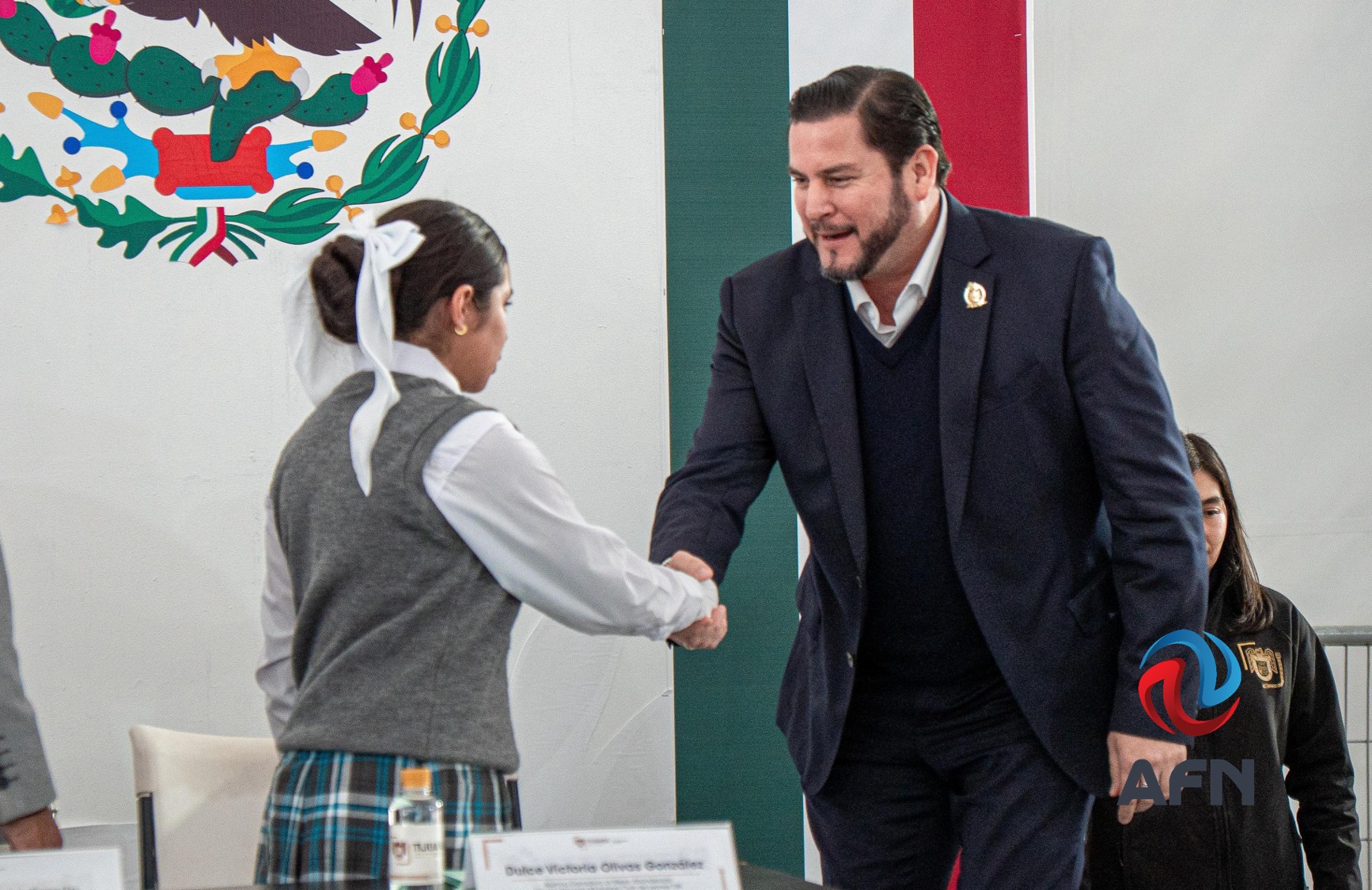 Rindieron honores a la bandera y premiaron a escoltas ganadoras