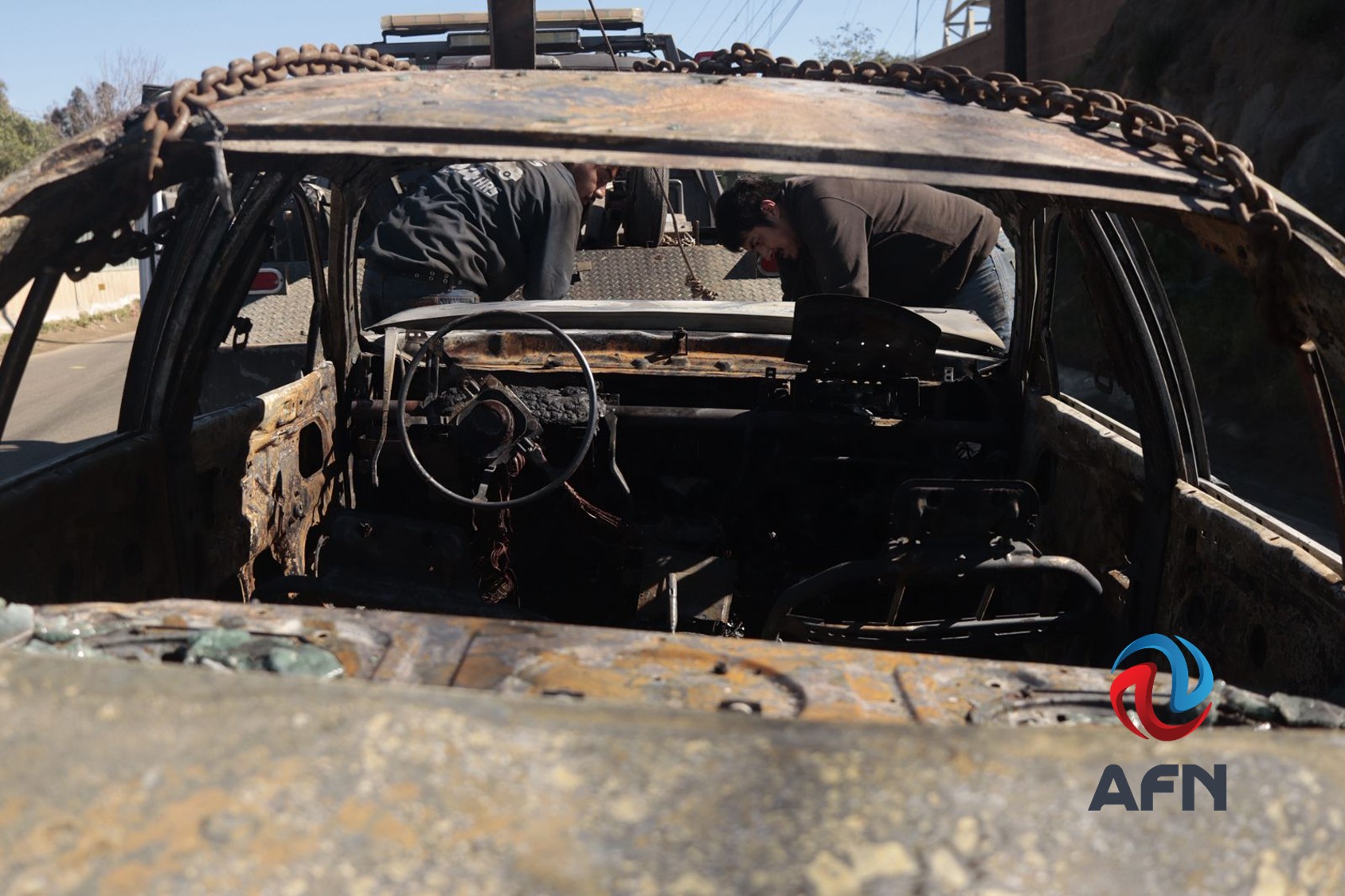 Incendian vehículos en carreteras de BC tras muerte de El Mencho