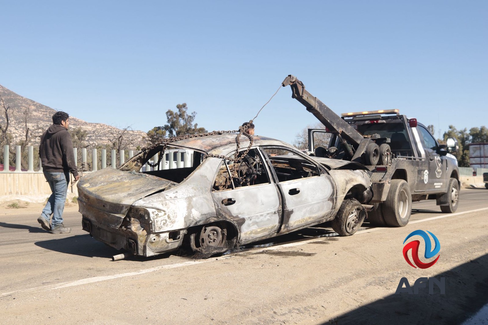 Incendian vehículos en carreteras de BC tras muerte de El Mencho