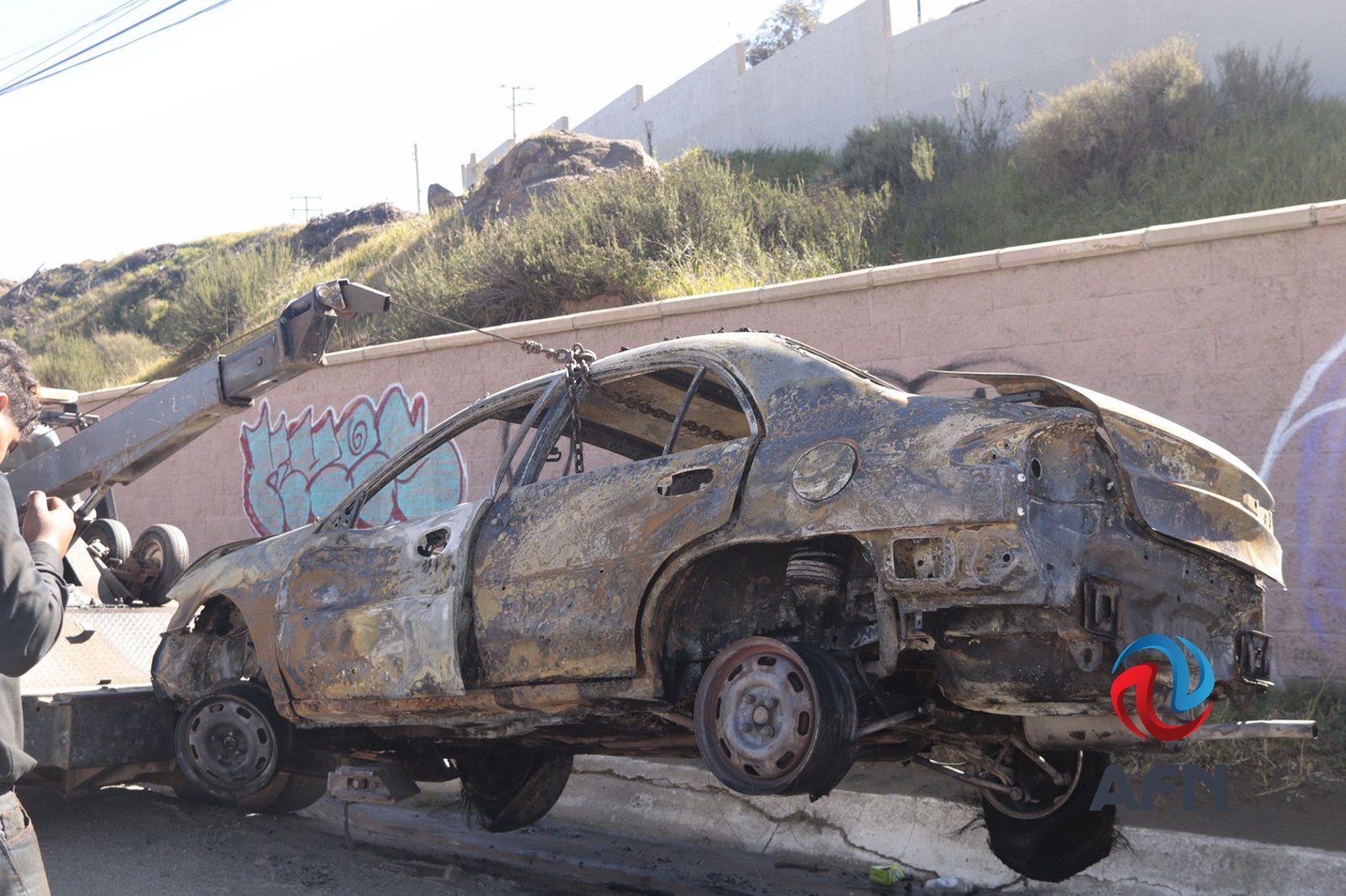 Incendian vehículos en carreteras de BC tras muerte de El Mencho