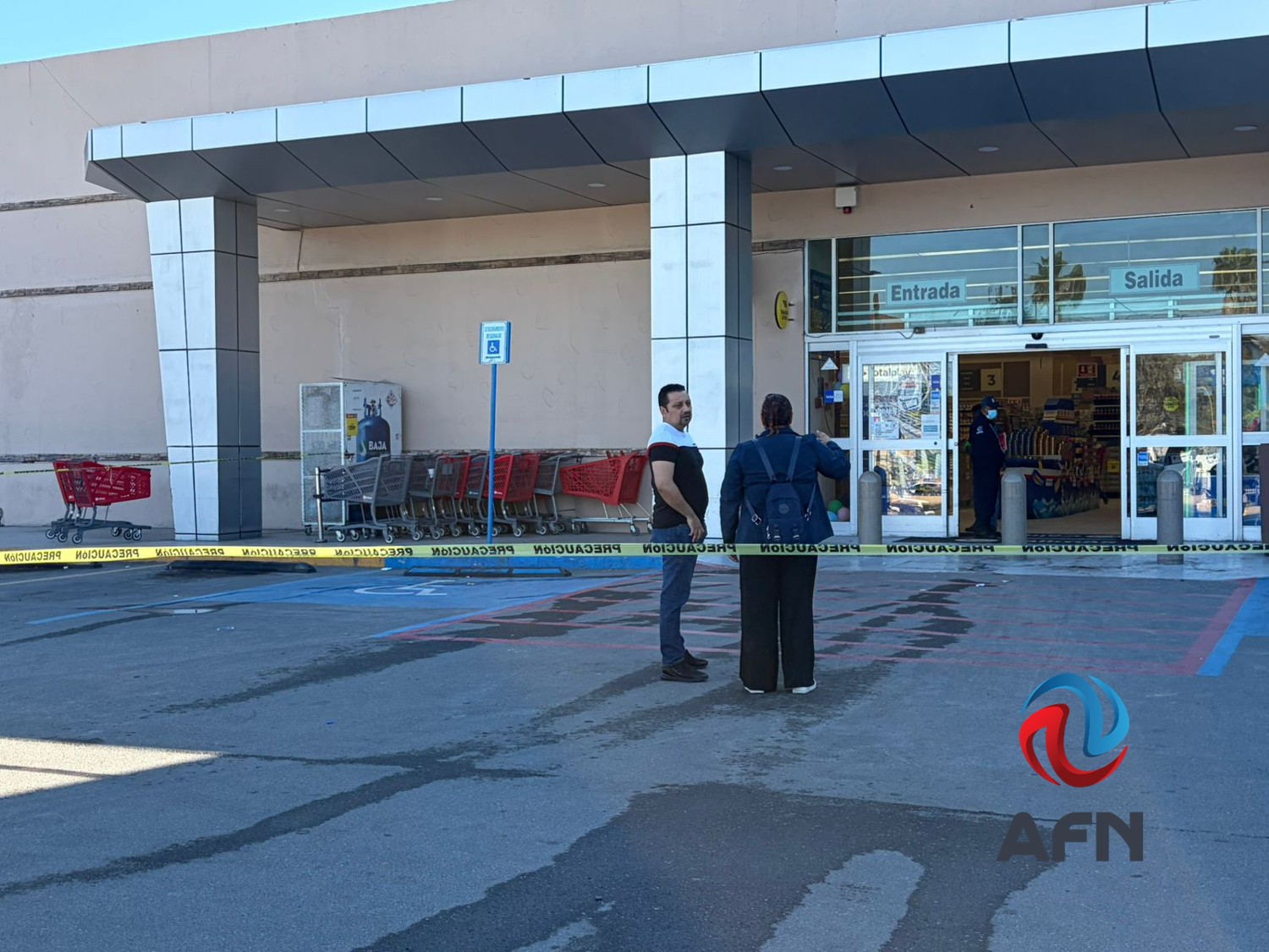 Intentan incendiar un Calimax de La Mesa