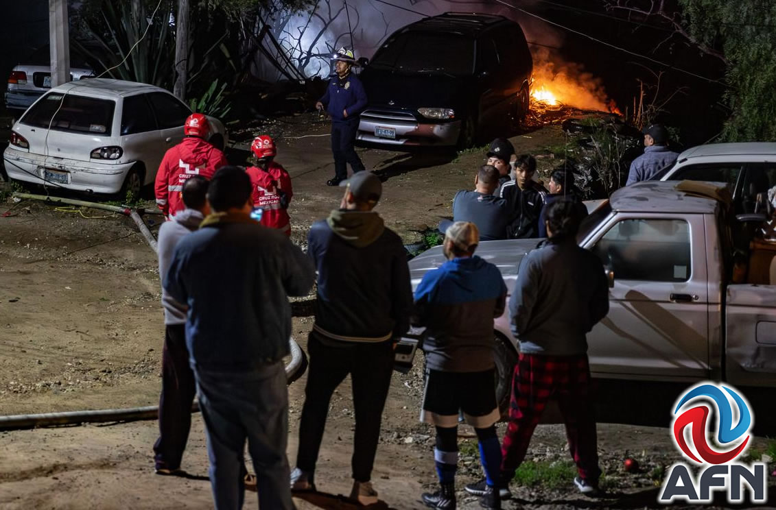 Incendio consumió una vivienda y dejó daños en tres vehículos