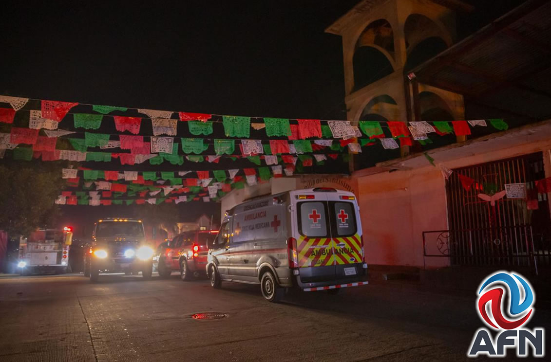 Incendio consumió una vivienda y dejó daños en tres vehículos