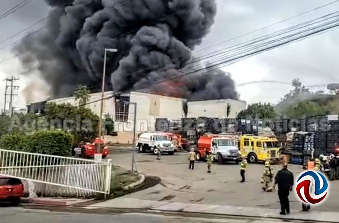 Se incendia empresa en el Parque Industrial Pacífico