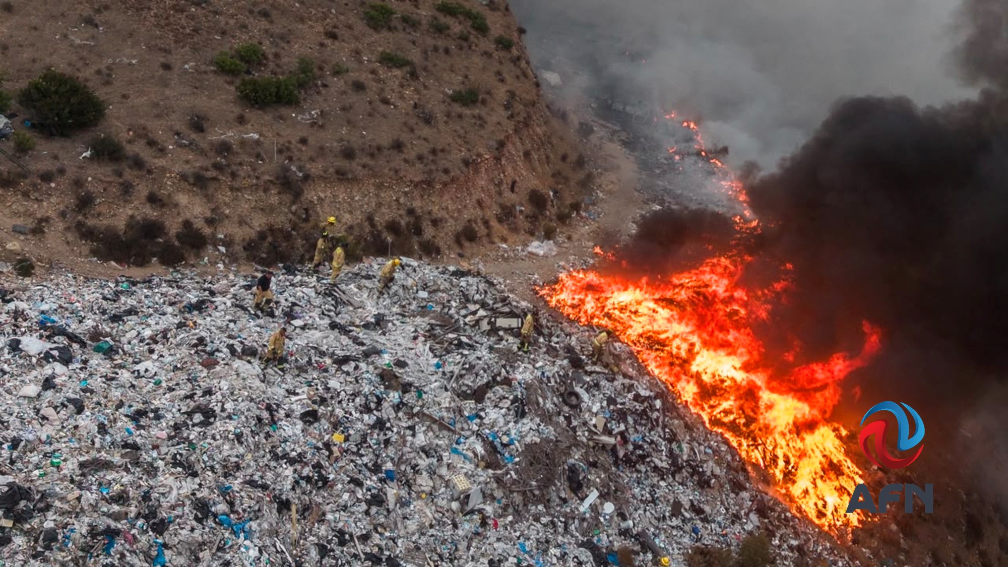 Se registra un fuerte incendio en basurero clandestino de San Antonio de los Buenos 