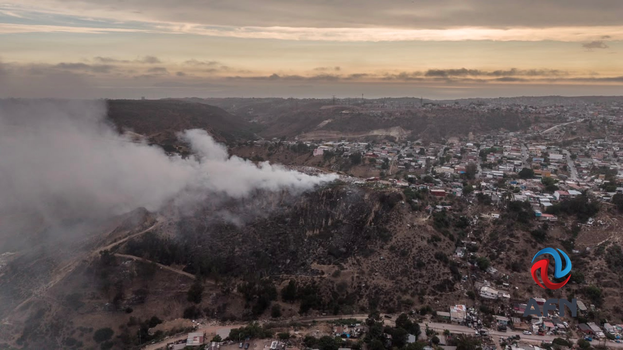 Se registra un fuerte incendio en basurero clandestino de San Antonio de los Buenos 