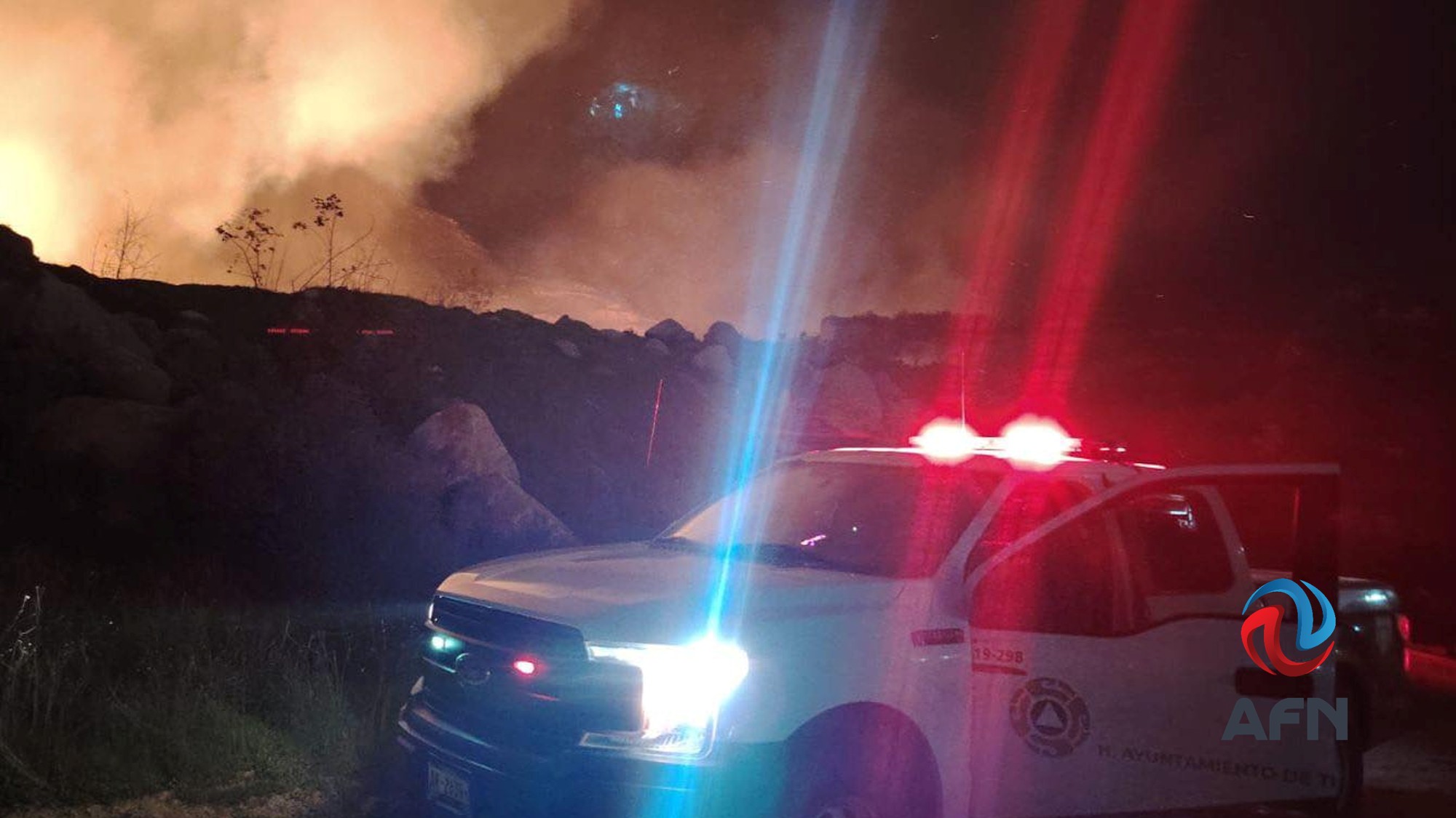 Se registra un fuerte incendio a unos metros de una planta gasera en El Refugio