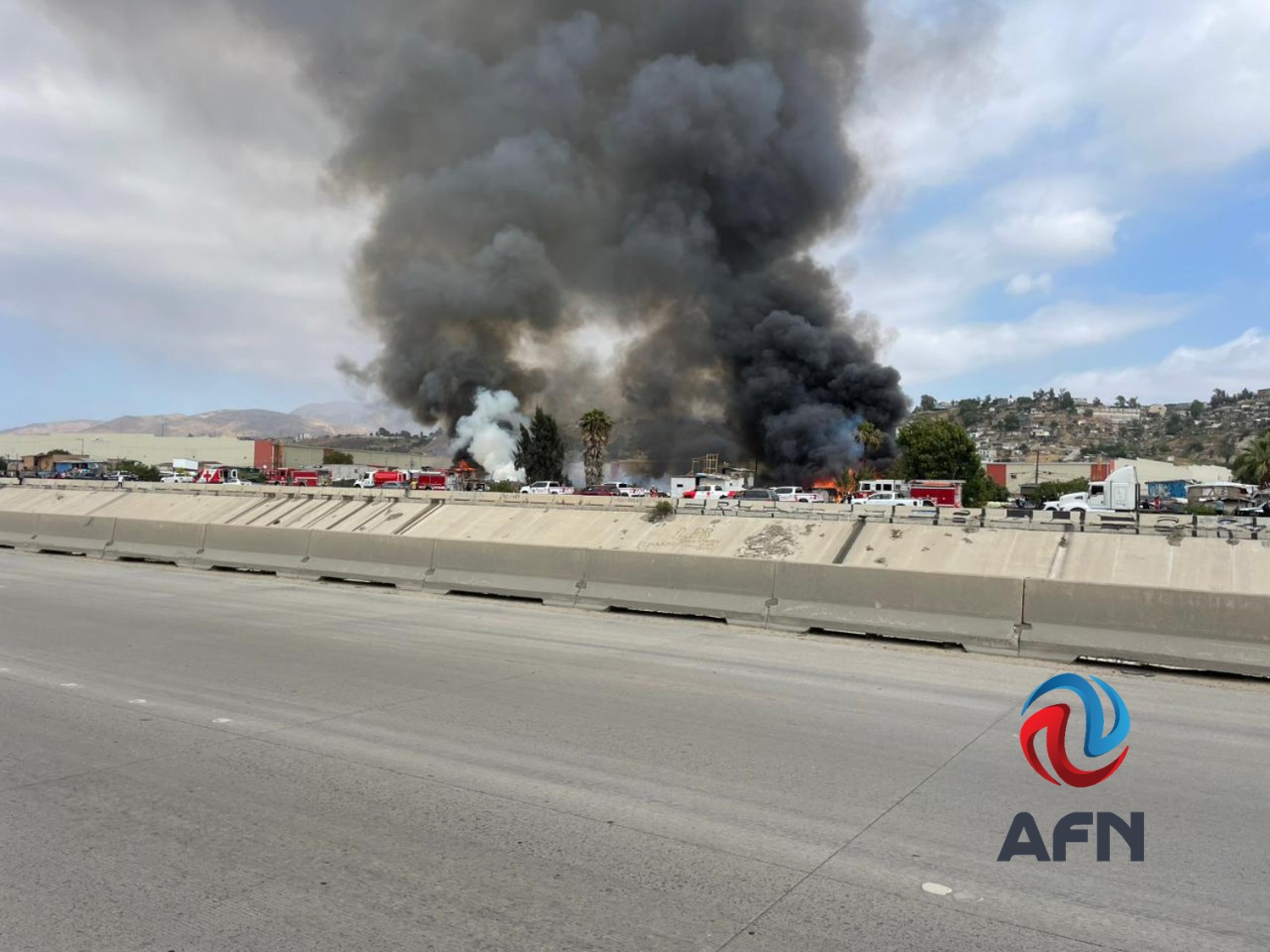 Fuerte incendio consume viviendas en la zona conocida como Cartolandia
