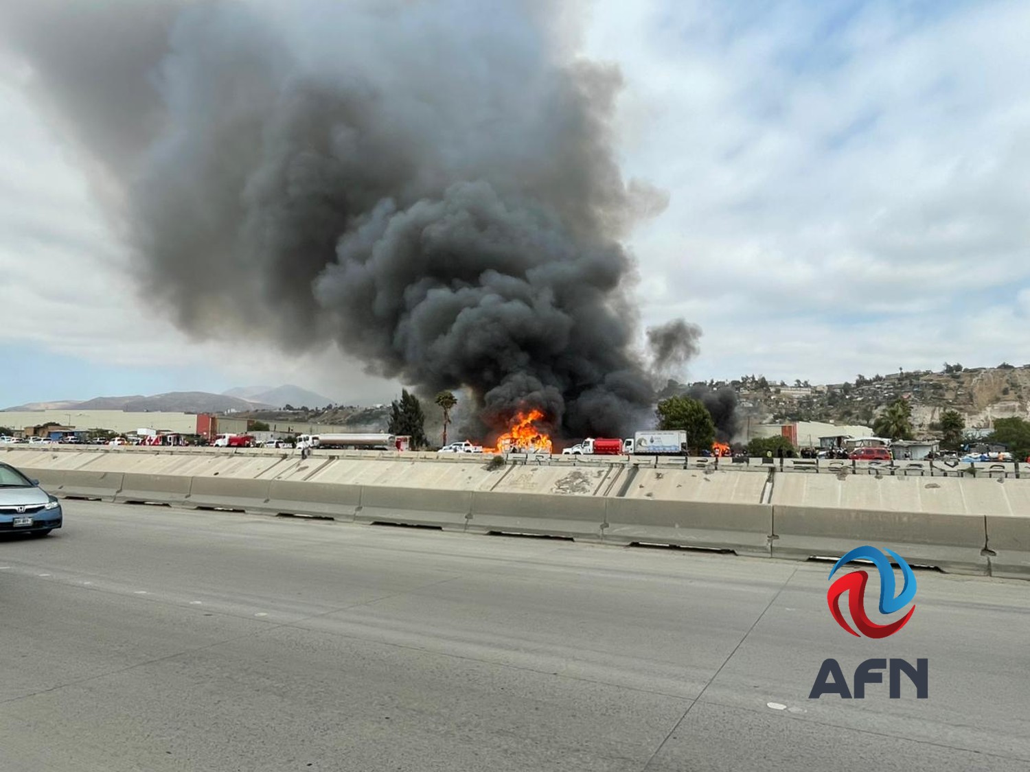 Fuerte incendio consume viviendas en la zona conocida como Cartolandia