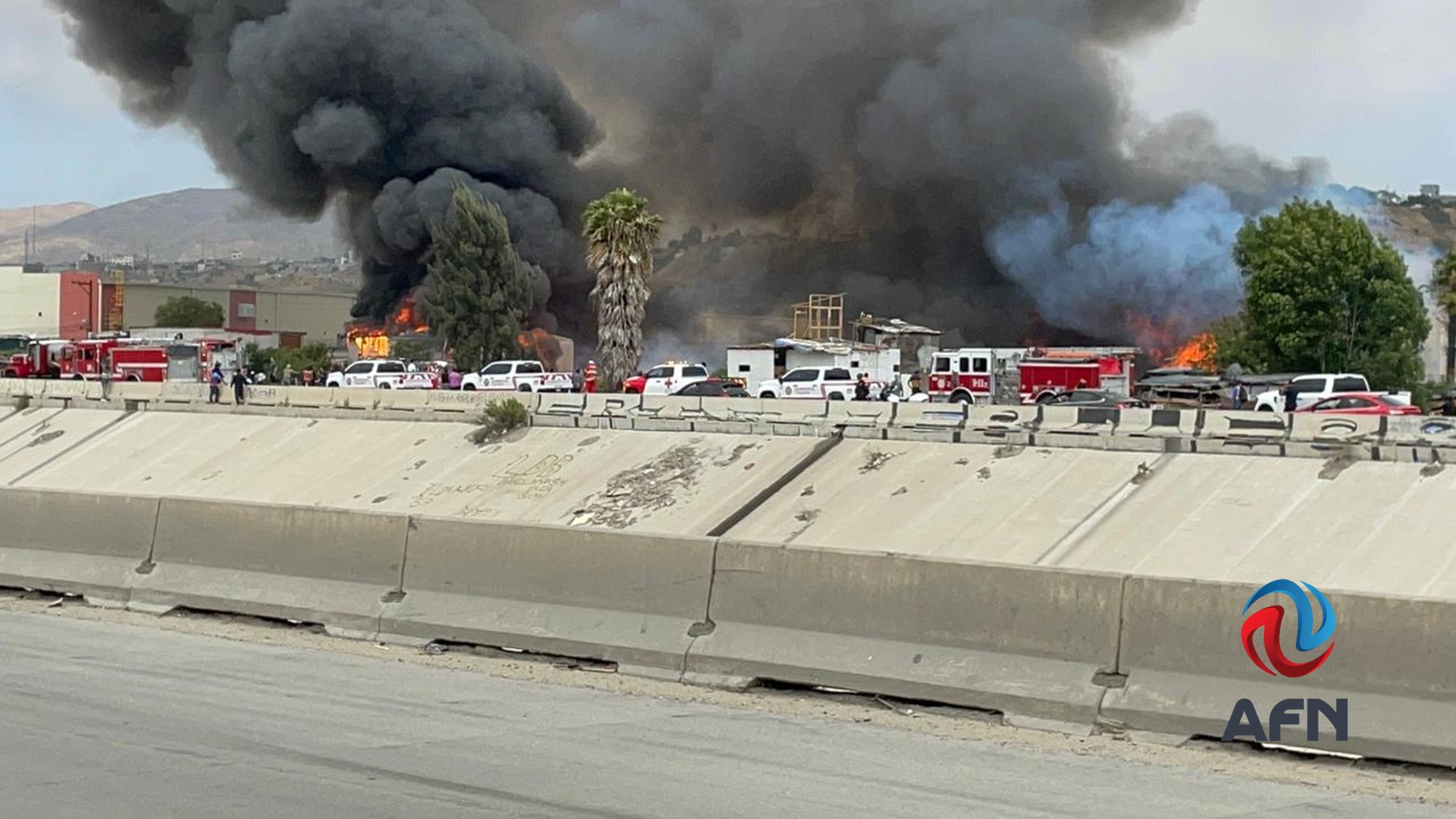 Fuerte incendio consume viviendas en la zona conocida como Cartolandia
