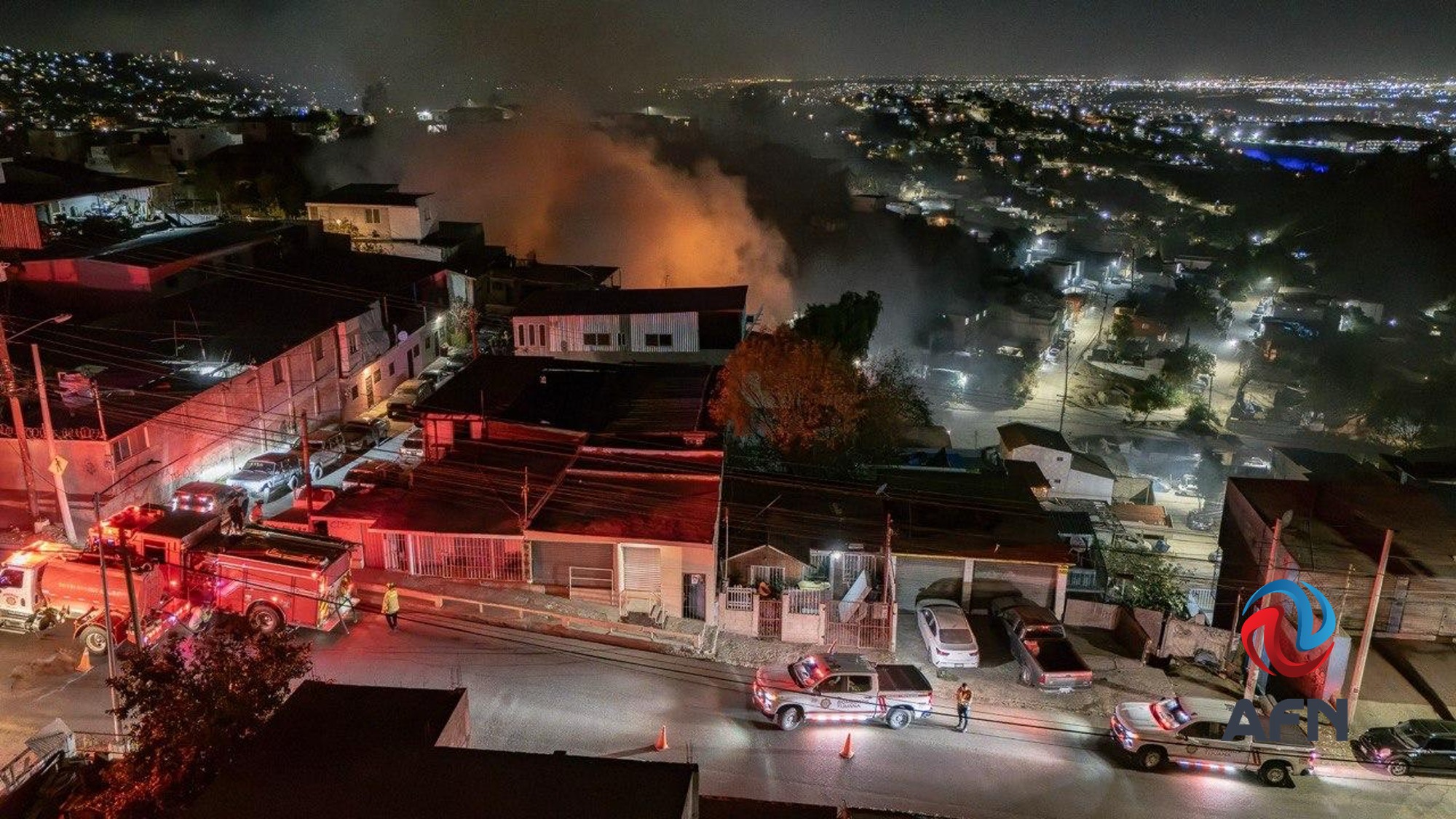 Fuerte incendio destruyó dos viviendas de madera en la colonia Reforma
