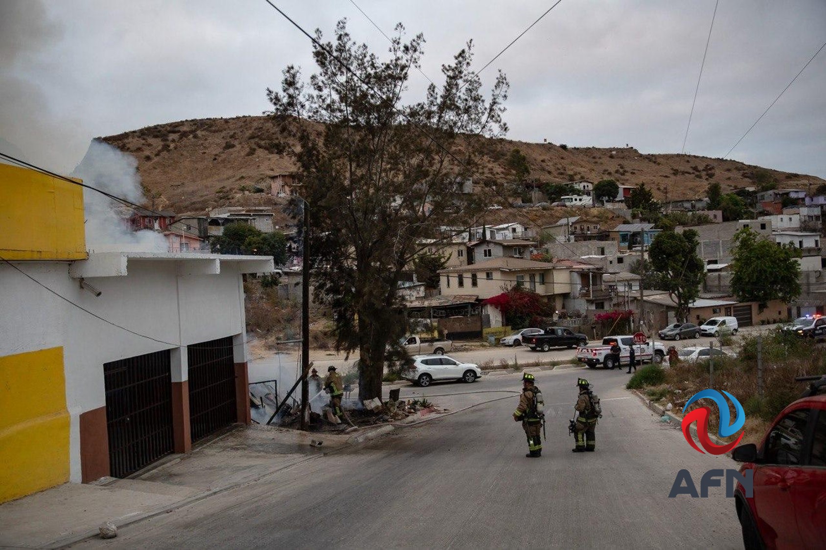 Fuerte incendio destruyó una vivienda en la colonia San Ángel