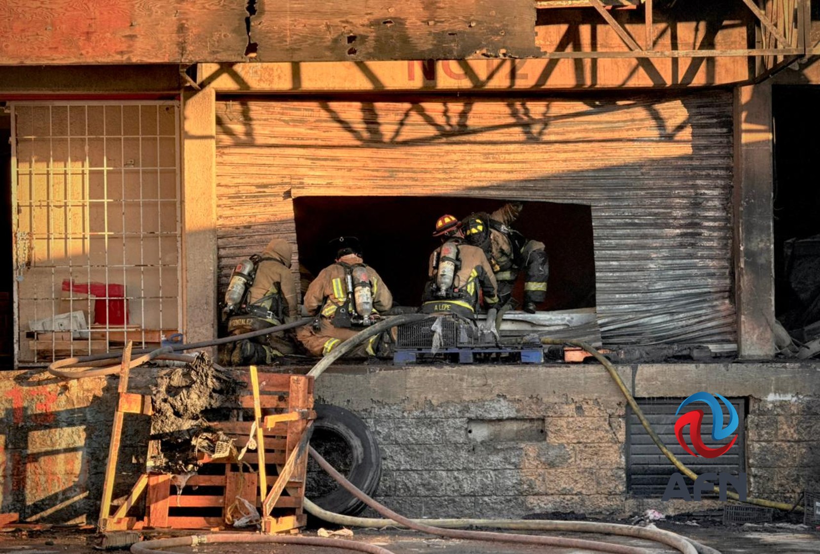 DE ÚLTIMA HORA Combaten incendio en Central de Abastos de Los Álamos