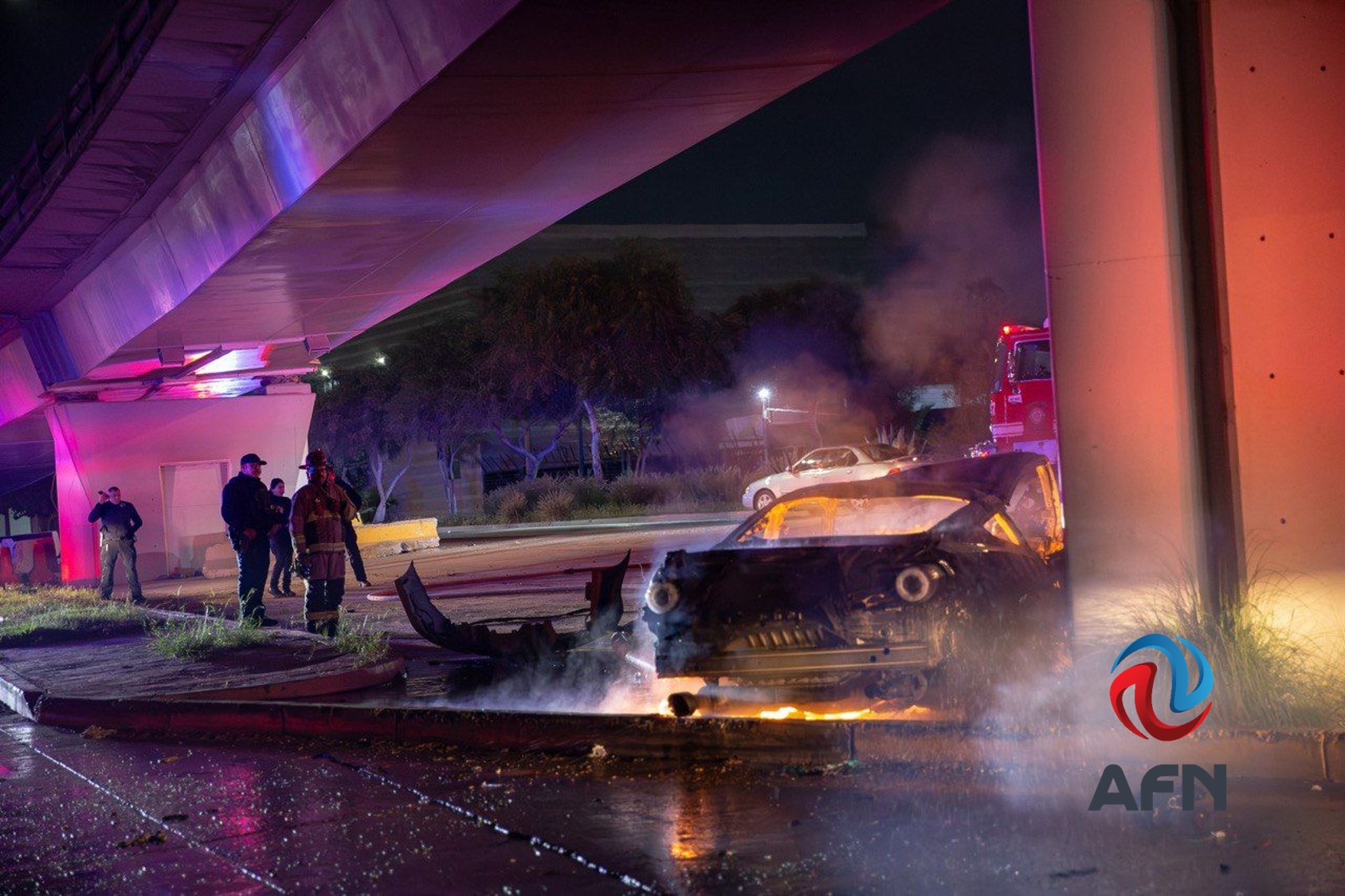 Fuerte choque e incendio en Otay deja a una pareja gravemente herida
