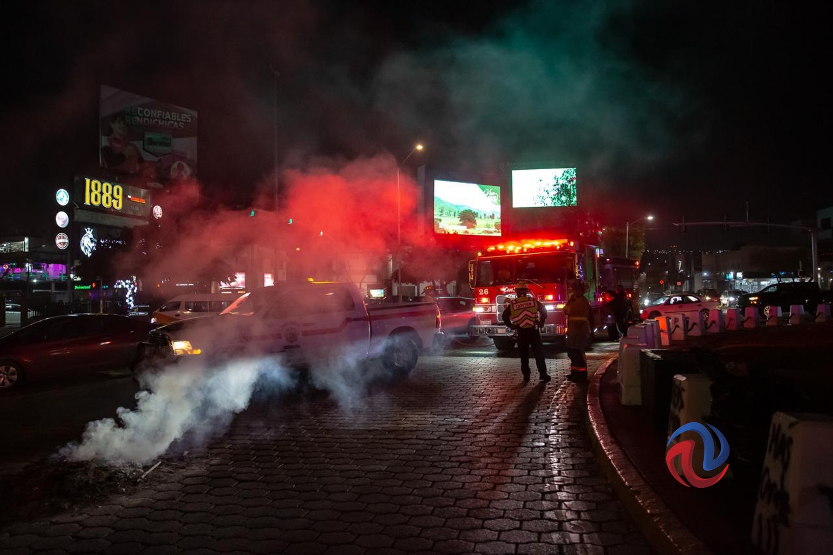 Se incendia un carro, con cartulinas que prendieron mujeres en el Río 