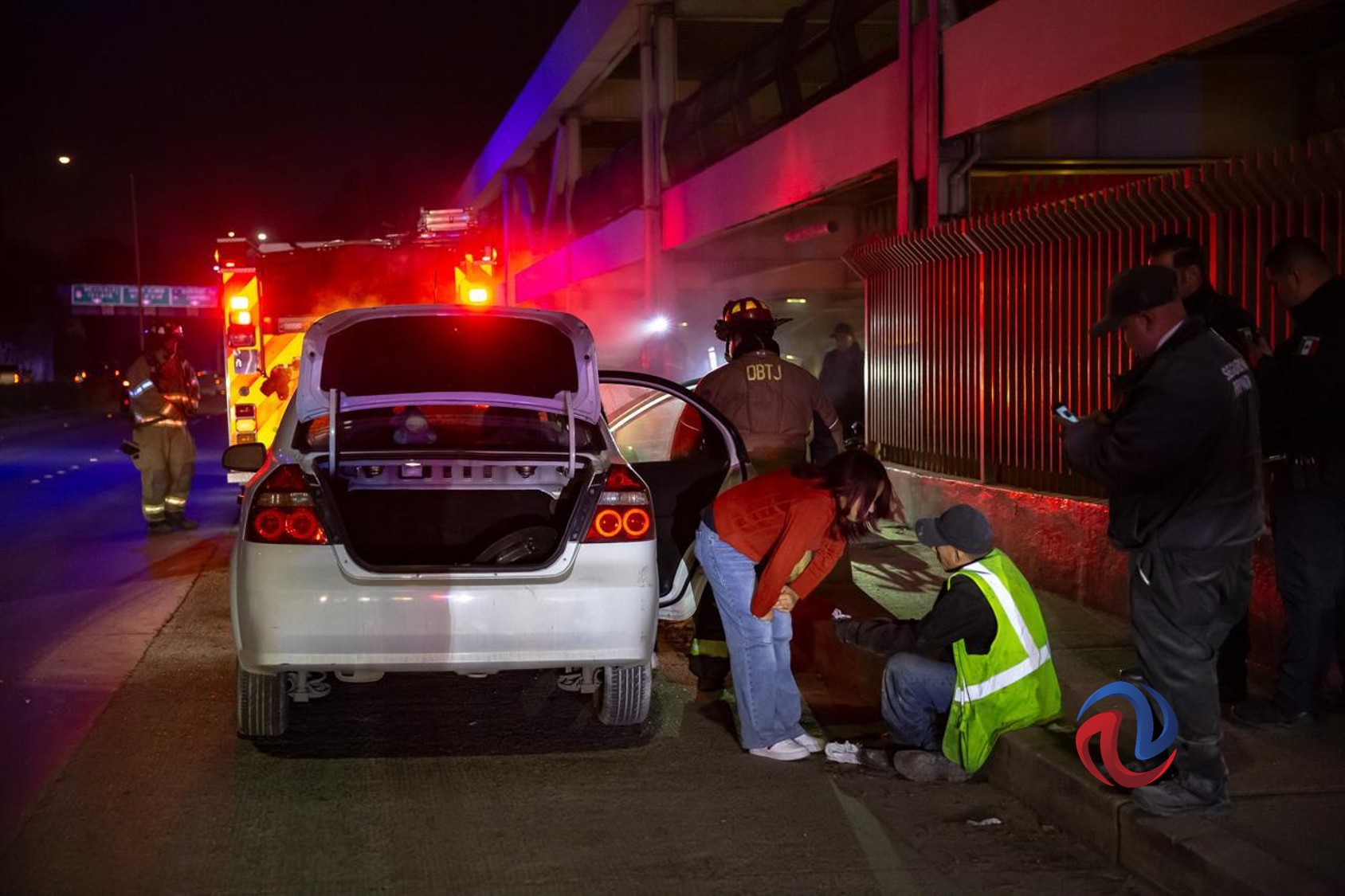Se incendia un carro, con cartulinas que prendieron mujeres en el Río 