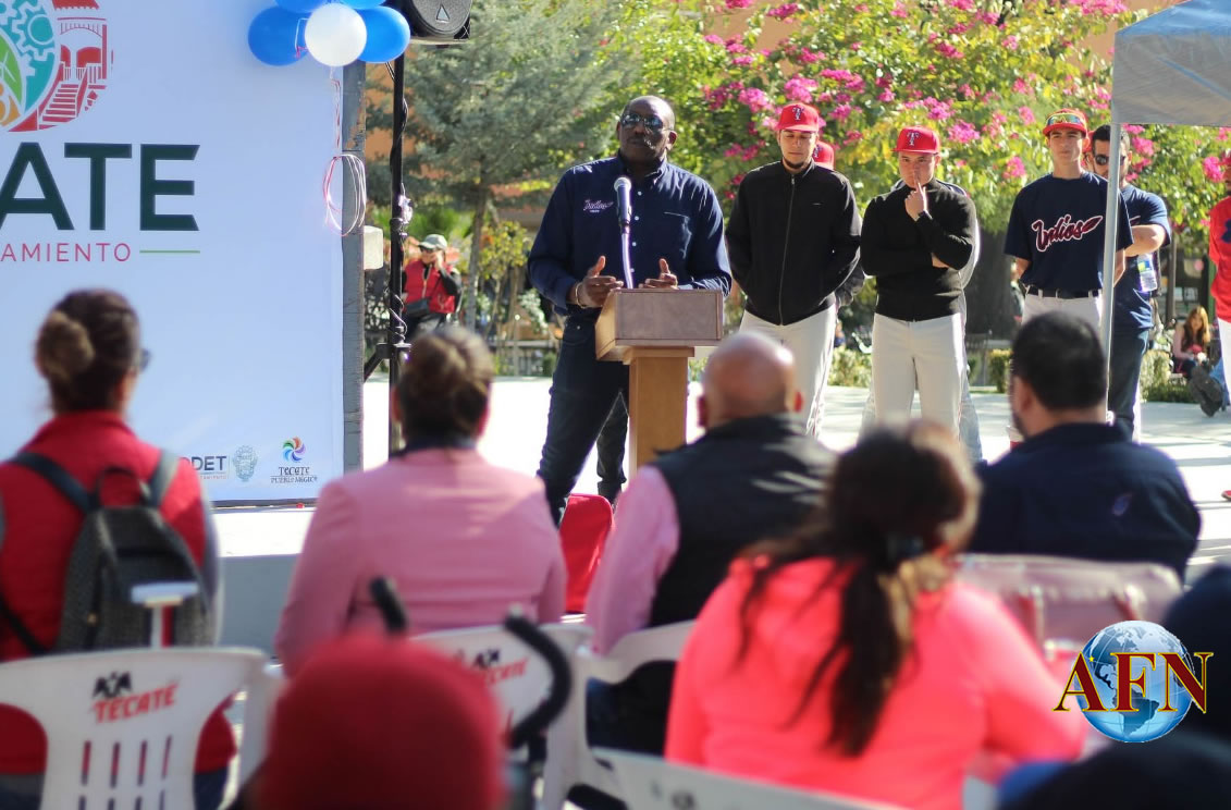 Presentan uniformes del equipo Indios