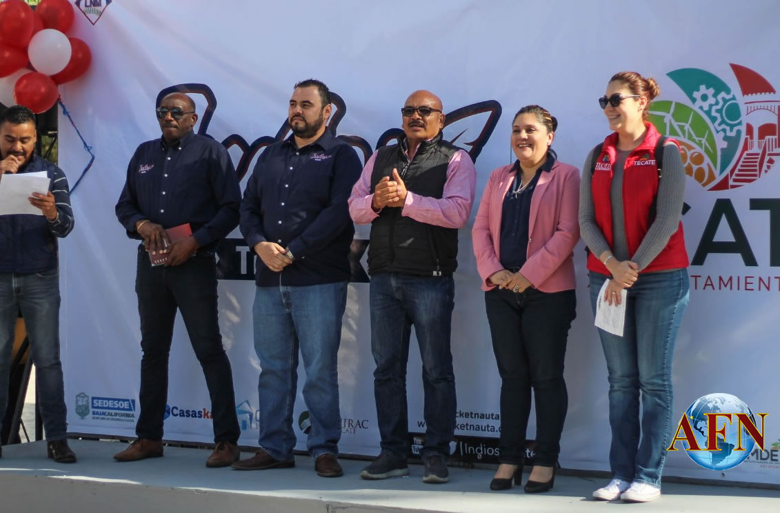 Presentan uniformes del equipo Indios