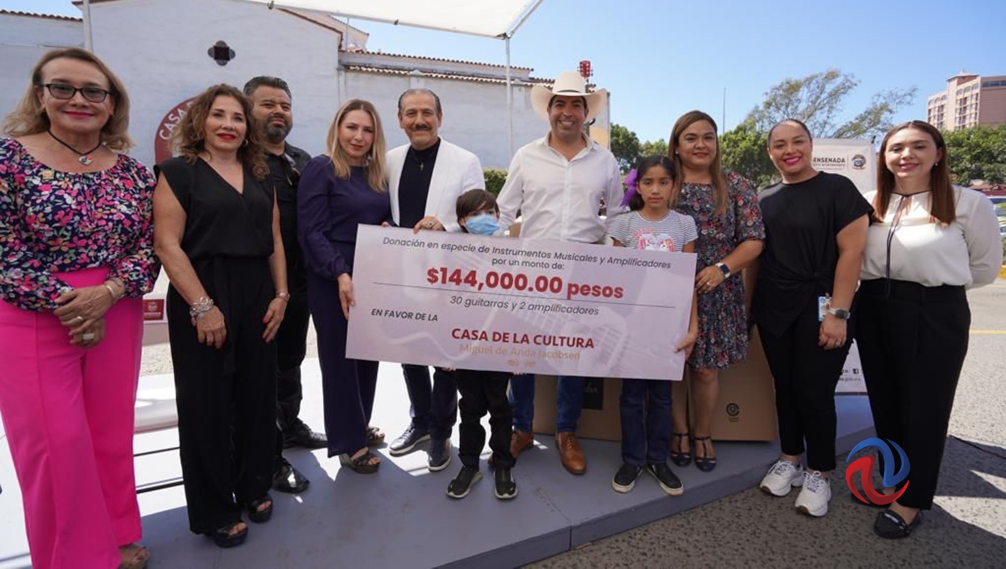 Donan instrumentos musicales a Casa de la Cultura de Ensenada