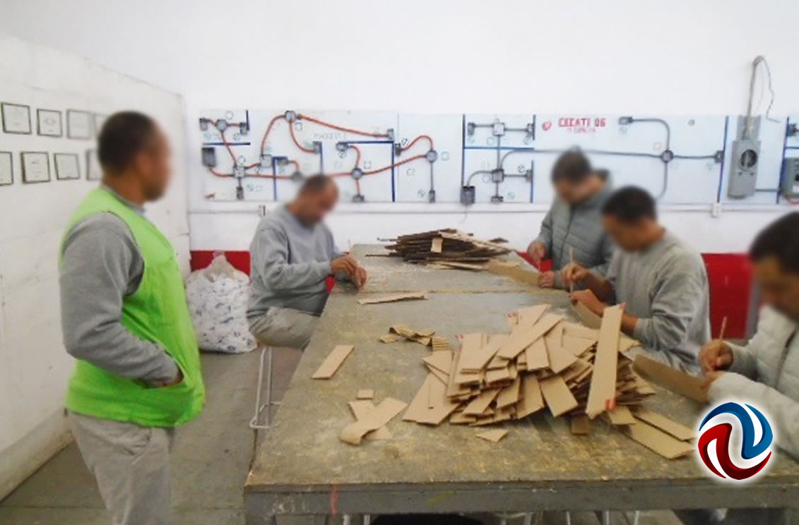 Internos reciben curso sobre elaboración de manualidades
