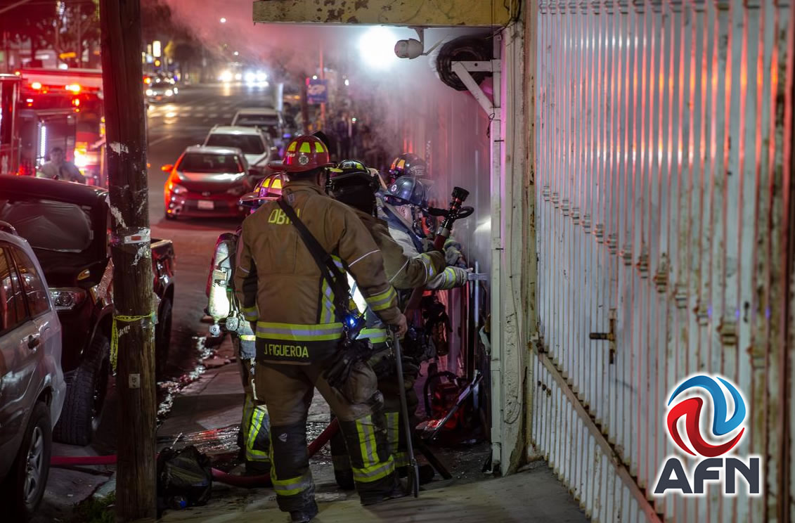Intentan incendiar una barbería con bombas molotov
