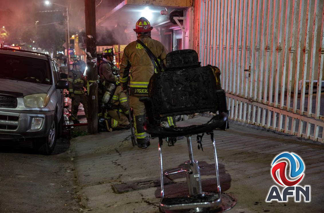 Intentan incendiar una barbería con bombas molotov