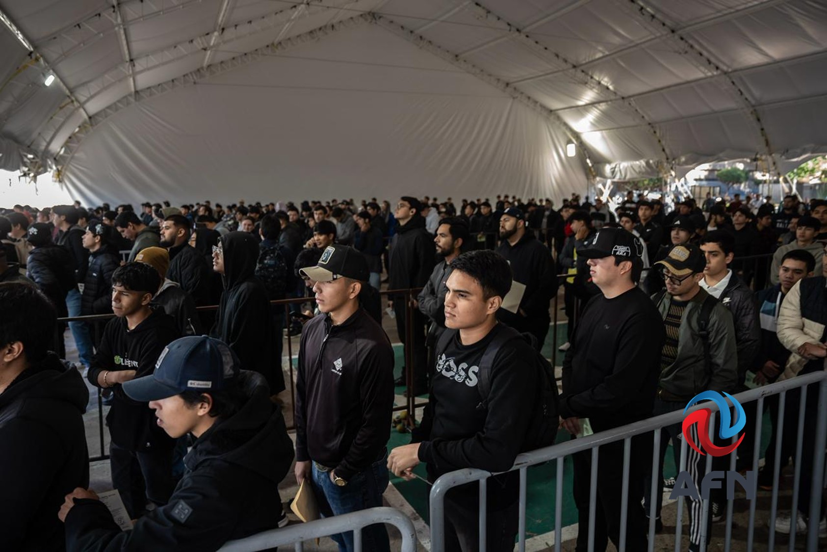 Asisten jóvenes al sorteo del Servicio Militar