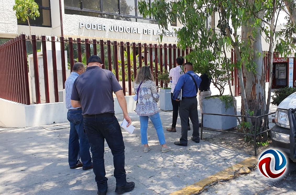 Abogados hacen largas filas en Juzgados Federales