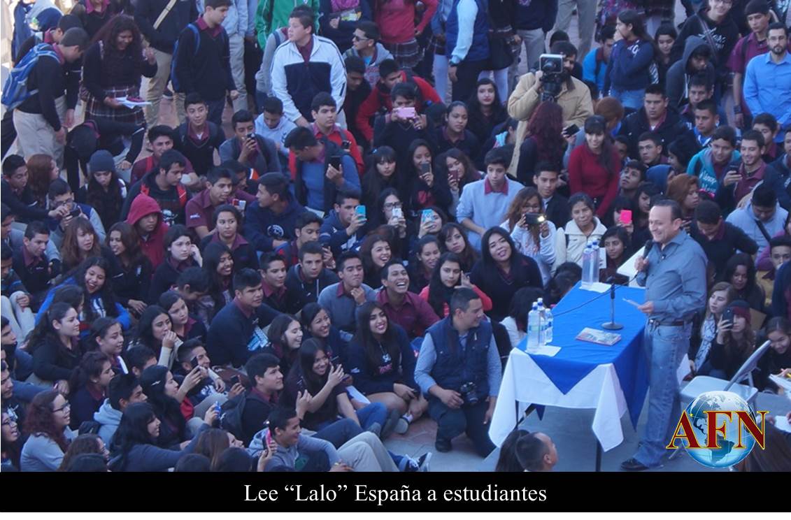 Lee Lalo España a estudiantes
