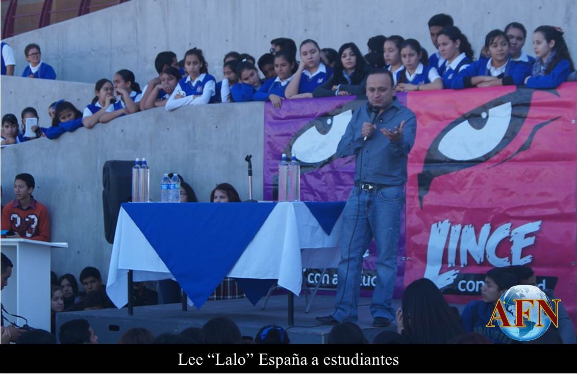 Lee Lalo España a estudiantes