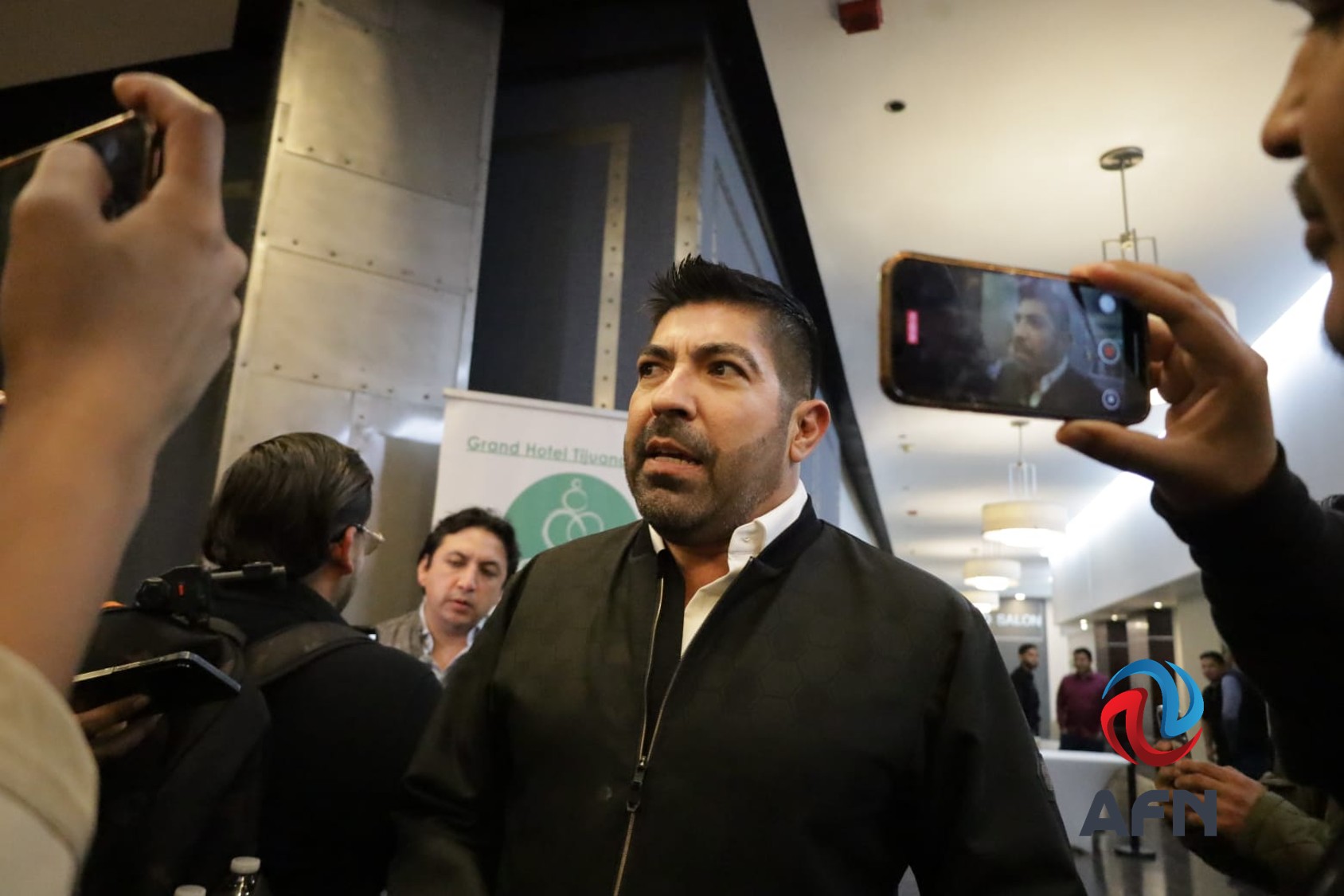La rivalidad con Julieta ¿Una estrategia? Catalino se promociona